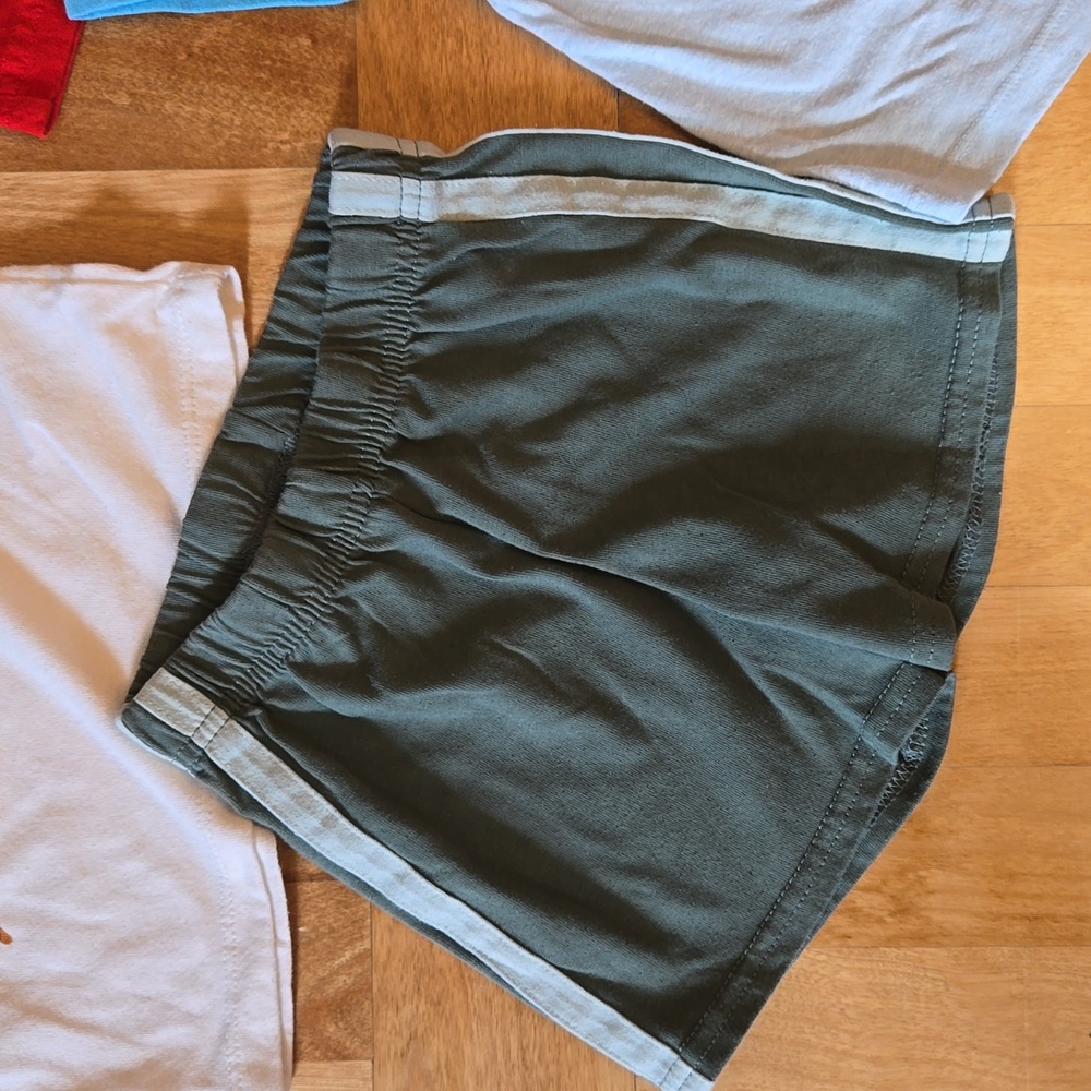 A bundle of 18M boys play clothes - Picture 4 of 10